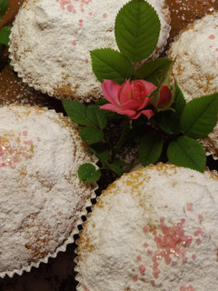 Una foto de Muffins esponjosos de rosas