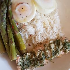 A picture of Lemon butter baked salmon.