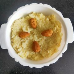 A picture of Sooji ka halwa.