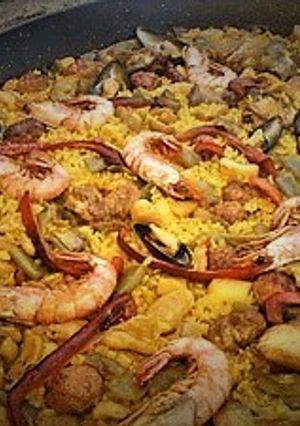 Una foto de Cazuela de mariscos para cuatro