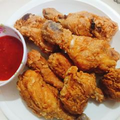 A picture of KFC style fried chicken.