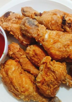 A picture of KFC style fried chicken.