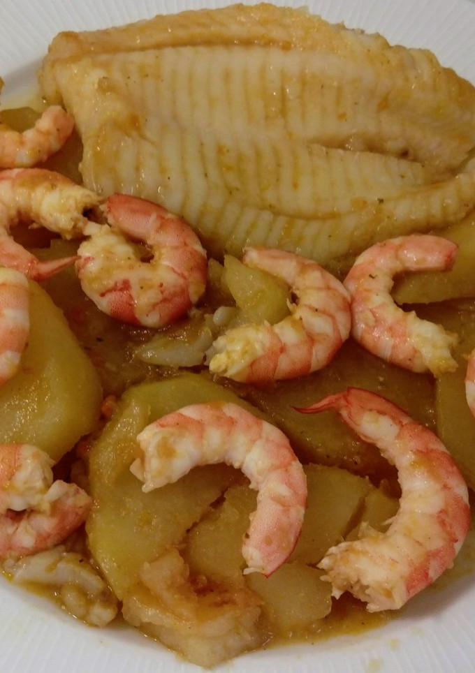 Una foto de Guiso de perca con langostinos