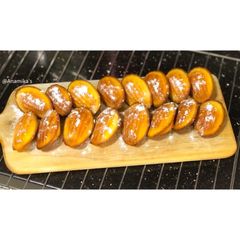 A picture of Zesty Vanilla-Orange 🍊 Madeleines.