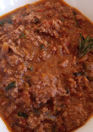 A picture of Stewed Minced Meat Mixed with Chicken Gizzards.