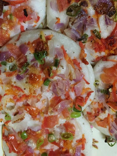 मिनी उत्तप्पा (mini uttapam recipe in marathi) रेसिपी चे मुख्य फोटो