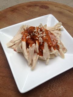 รูปของ อกไก่ฉีกซอสพริกงา