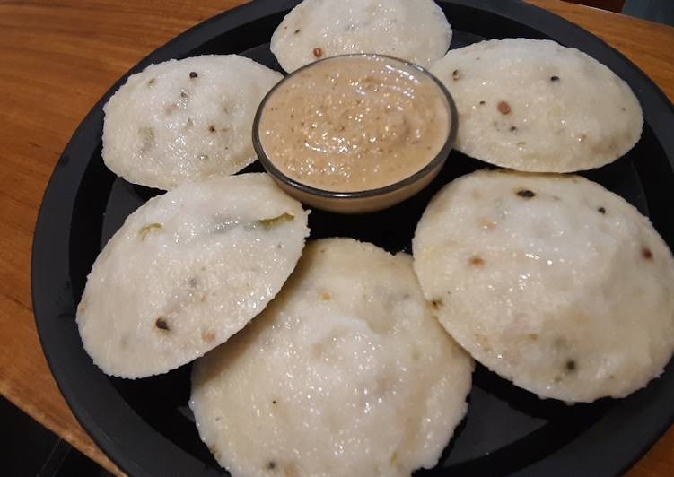 Recipe of Ultimate Rava idli and coconut chutney
