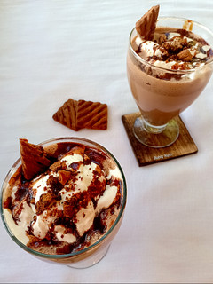 A picture of Hide and seek milk shake.