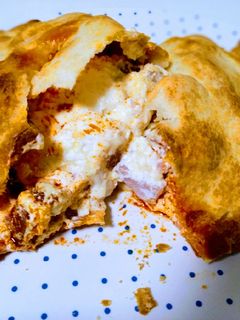 Una foto de Calzone de chorizo picante estilo Raki