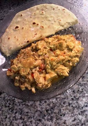 A picture of Chapati and chicken sauce.