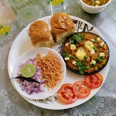 A picture of Pav And Masala Bhaji.