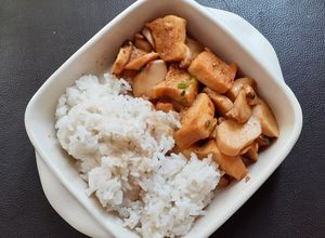 Hình của món Đậu phụ ĐÔNG LẠNH kho nấm đùi gà - Món chay.