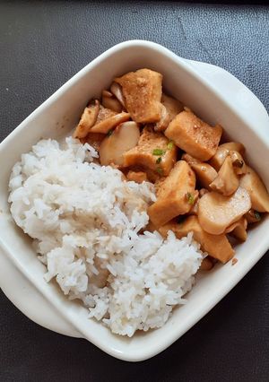 Hình của món Đậu phụ ĐÔNG LẠNH kho nấm đùi gà - Món chay.