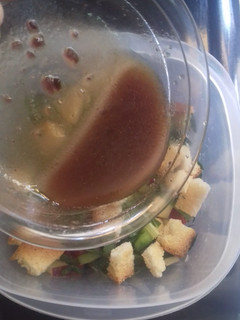 Una foto de Vinagreta dulce y queda con muchas ensaladas