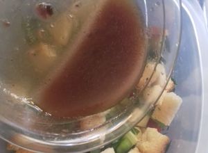 Una foto de Vinagreta dulce y queda con muchas ensaladas