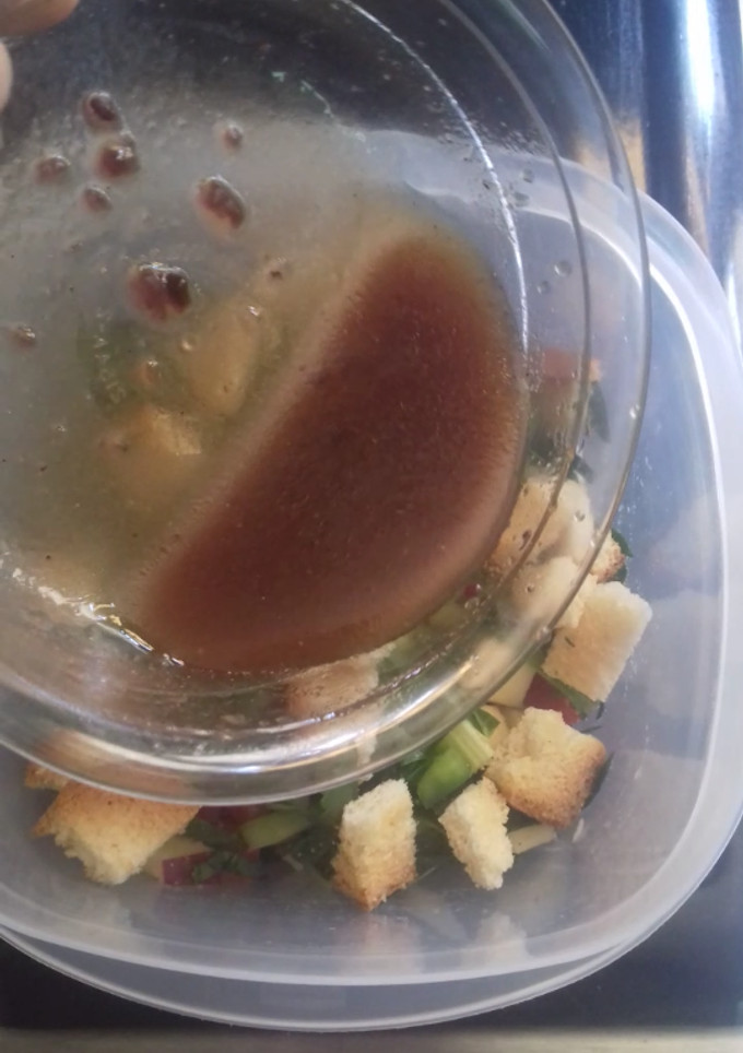 Una foto de Vinagreta dulce y queda con muchas ensaladas