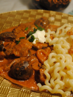 A picture of Beef stroganoff.