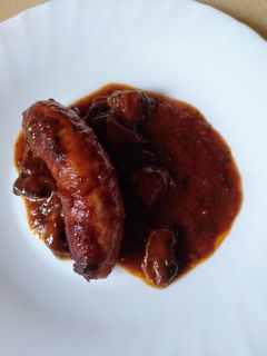 Una foto de Butifarra al vermut, con champiñones