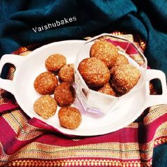 Til Gur Laddoo / तिळगुळ लाडू A picture of Til Gur Laddoo / तिळगुळ लाडू.