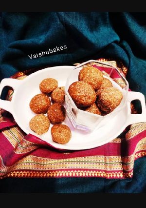 A picture of Til Gur Laddoo / तिळगुळ लाडू.