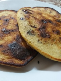 Una foto de Tortitas de plátano y chocolate negro