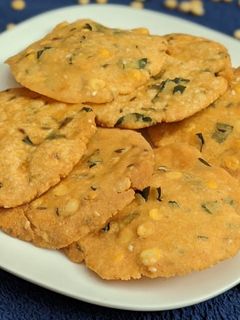 தட்டை(thattai recipe in tamil) செய்முறை முக்கிய புகைப்படம்