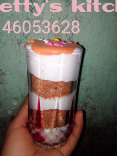 A picture of Vanilla and chocolate cake perfait.