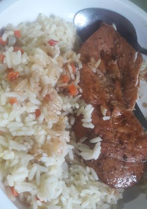 Una foto de Arroz con pollo a la soja👩‍🍳🥰