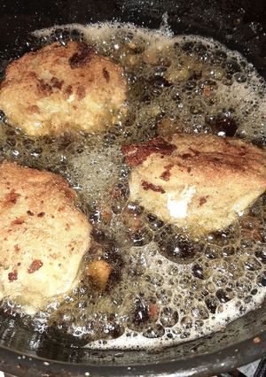 Una foto de Bomba de papa rellena con queso
