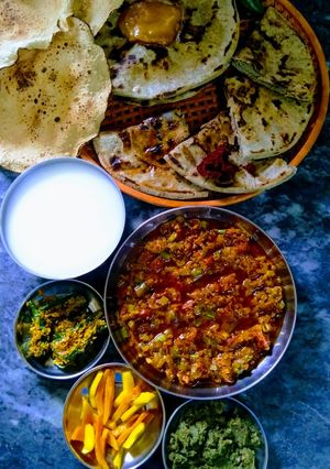 લીલી ડુંગળીનું શાક(Lili Dungli nu Shak recipe in Gujarati) રેસીપી મુખ્ય ફોટો