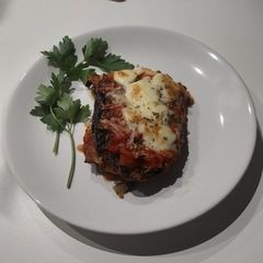 A picture of Melanzane alla parmigiana.