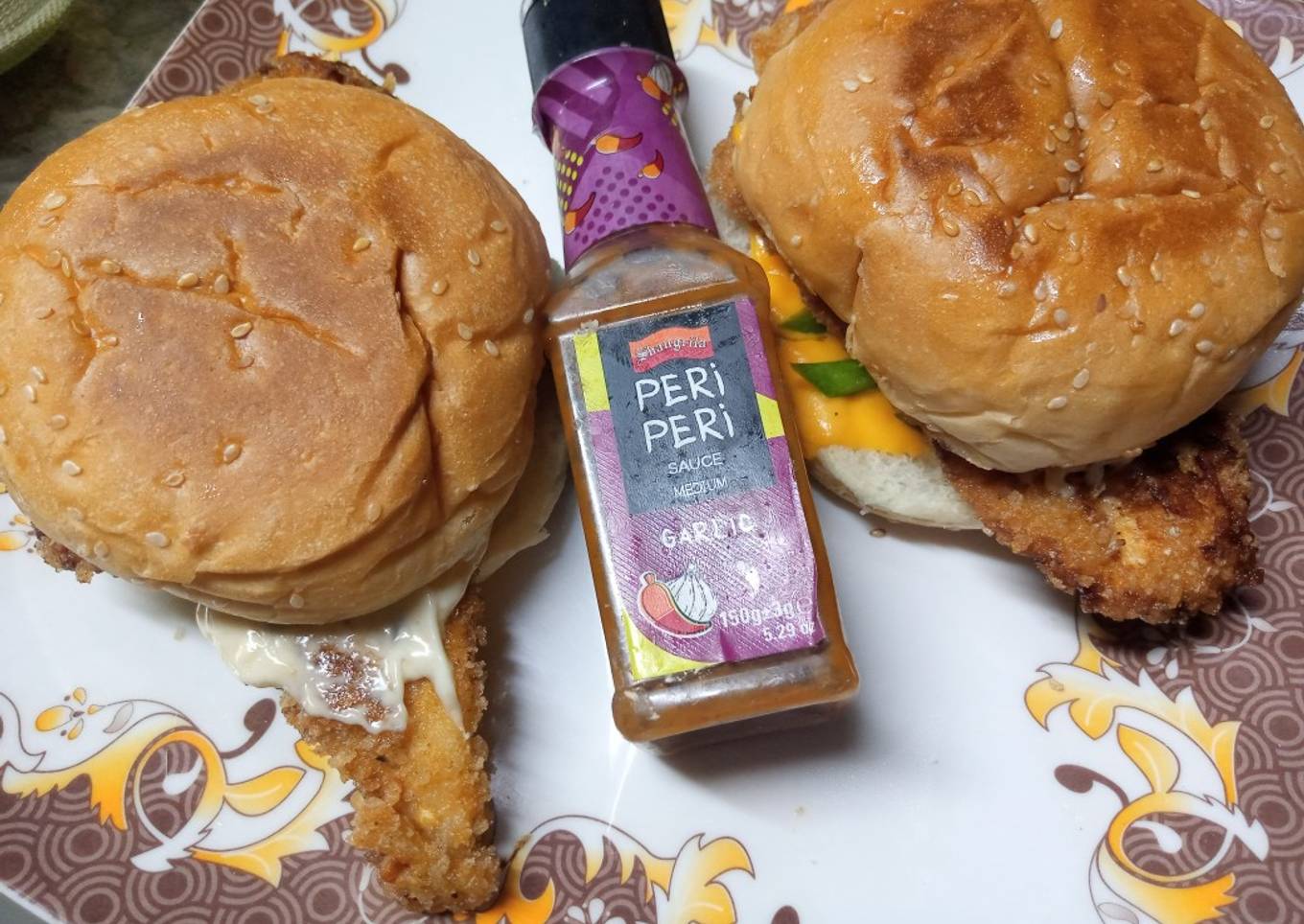 Crispy chicken peri peri burger