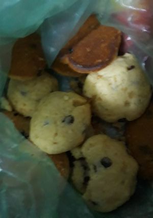 Una foto de Cookies de limón, jengibre, miel, pasa de uvas y chips de chocol