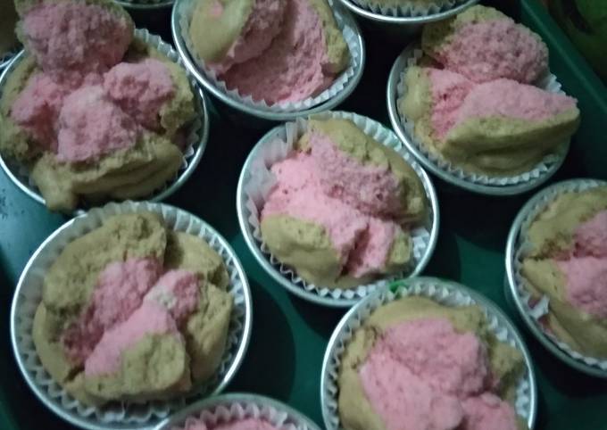 Resep Bolu kukus air pink yang Bisa Manjain Lidah
