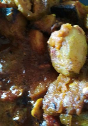 A picture of Potato and pointed gourd curry.