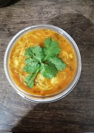 عکسی از دستور سوپ رشته با آب پاچه