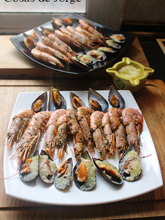 Una foto de Gambas flambeadas con mejillones