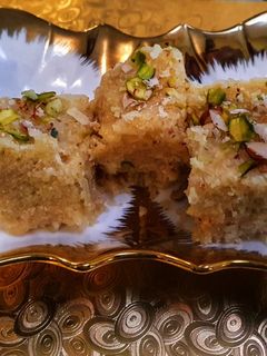 लौकी बर्फी(lauki burfi recipe in hindi) रेसिपी मुख्य फोटो