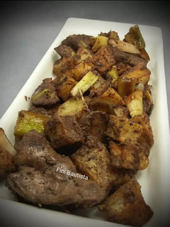 Una foto de Hígados de pollo con patatas
