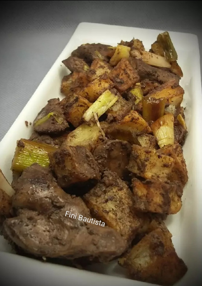 Una foto de Hígados de pollo con patatas