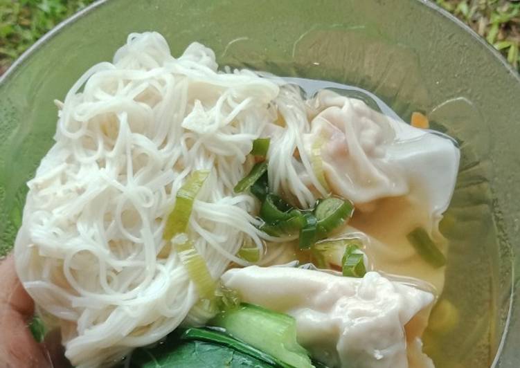 Vegan wonton noodle soup