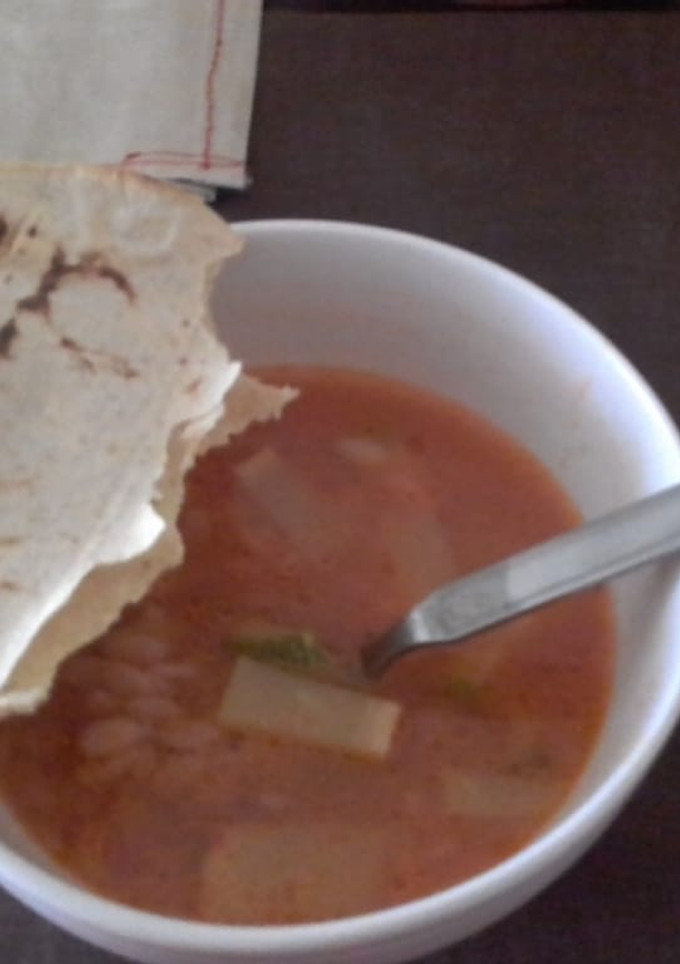 Una foto de Sopa de pasta y verduras