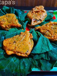 মিষ্টি কুমড়োর পাতার বড়া(mishti kumror patar pur- bora recipe in Bengali) রেসিপির প্রধান ছবি