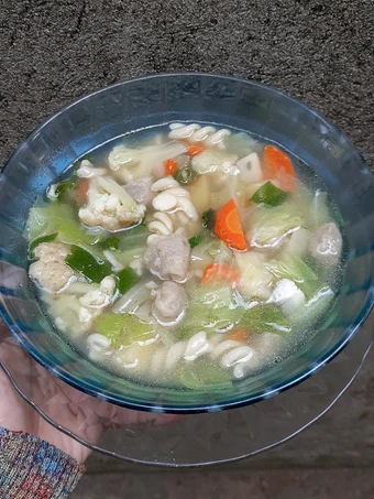 Cara Mudah Membuat Resep Sop Sayur Pentol yang Lezat Sekali Anti Ribet, Uenak Banget