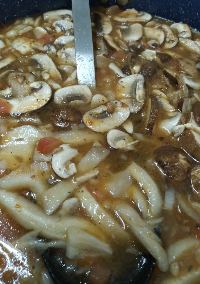 Una foto de Sopa de setas con champiñones