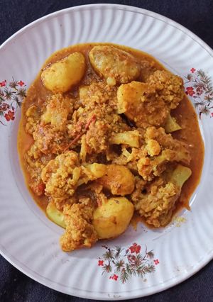 আলু ফুলকপি কষা (Aloo Fulkopi kosha recipe in Bengali) রেসিপির প্রধান ছবি