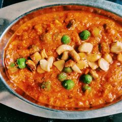 A picture of Mutter kaju curry.