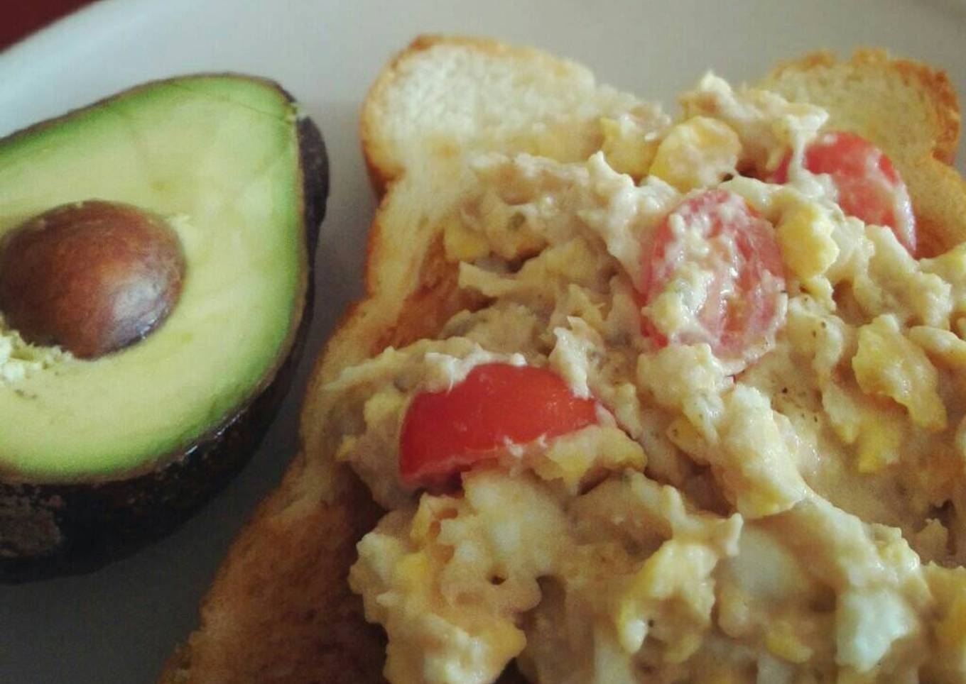 Sandwich with mayonnaise and tuna egg