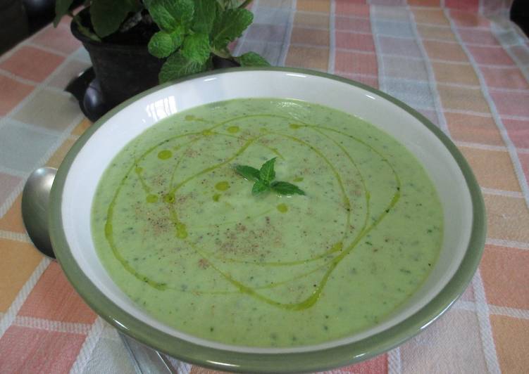 Crema fría de avocado con pepinos - veggie